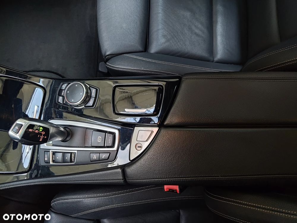 BMW Seria 5 520d xDrive Luxury Line sport - 25