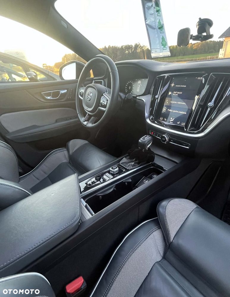 Volvo S60 T5 AWD R-Design - 16