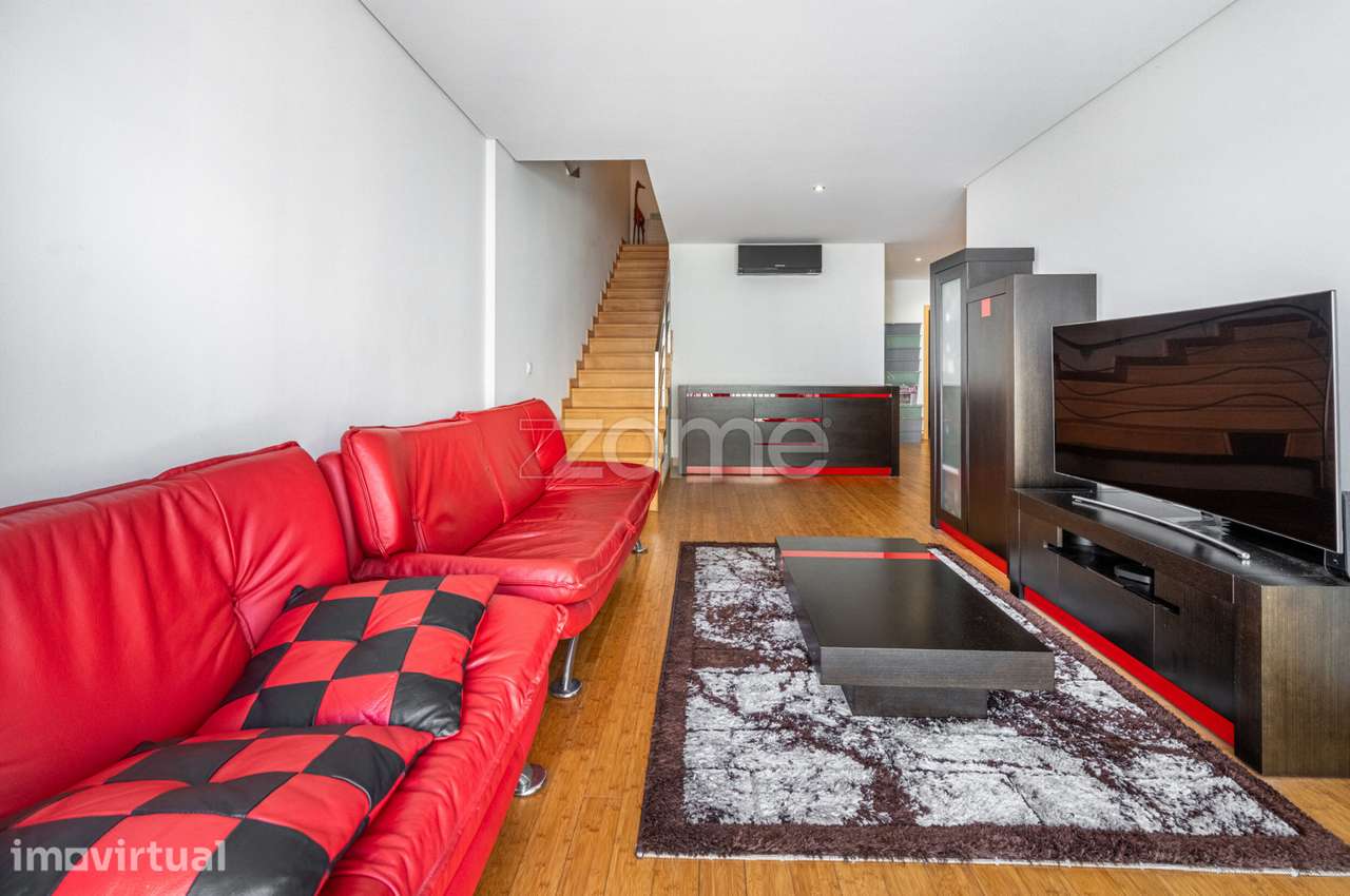 T4 Duplex com Garagem Fechada para 2 Carros, em Meadela - Grande imagem: 5/31