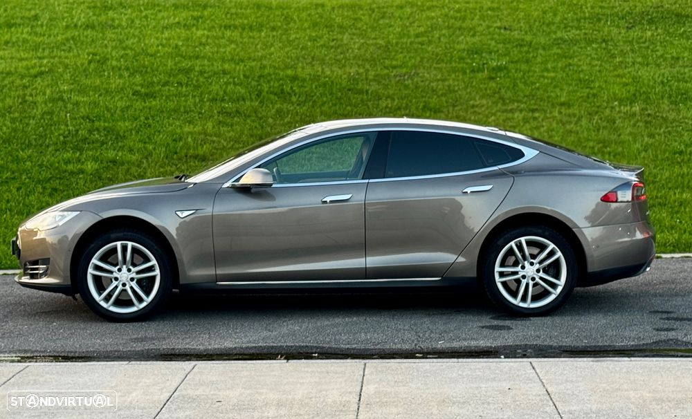 Tesla Model S 85 - 14