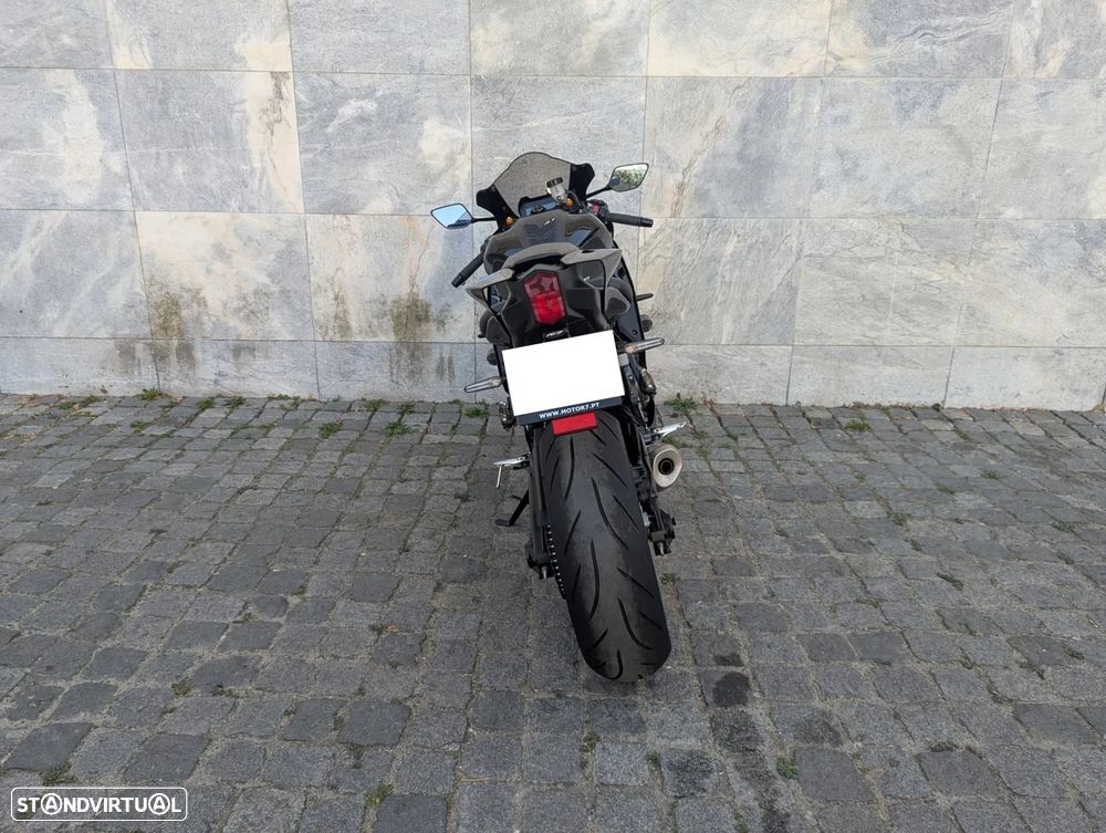Yamaha YZF R7 - 8