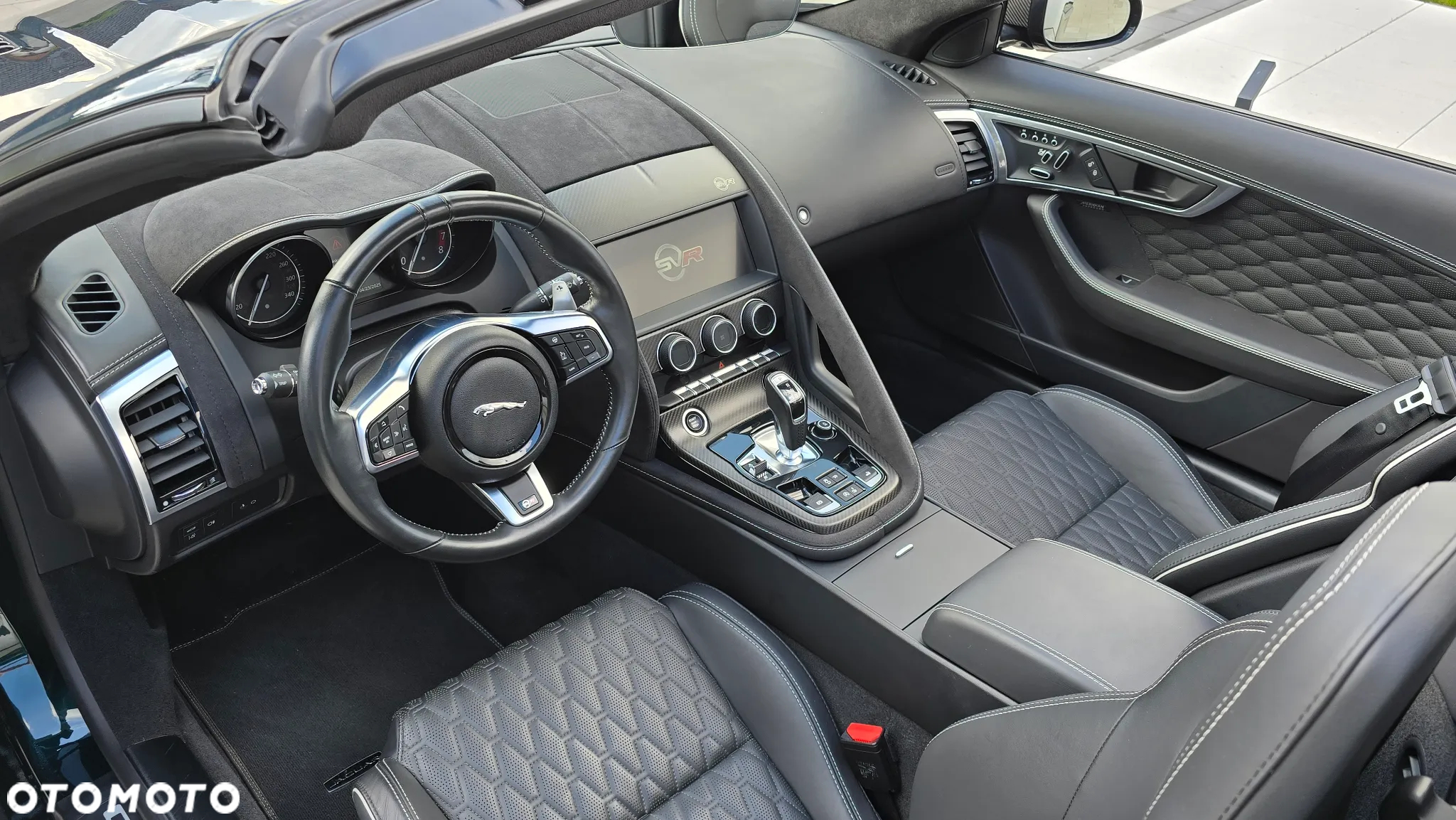 Jaguar F-Type SVR Cabriolet AWD - 35