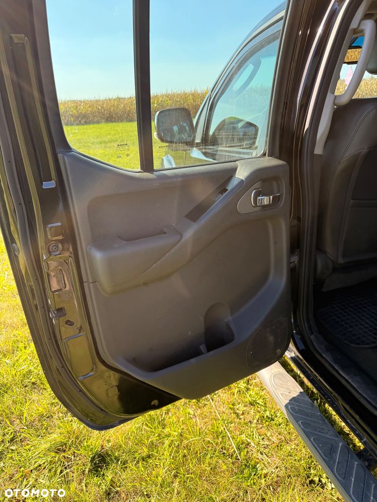 Nissan Navara 2.5 D Platinum - 9