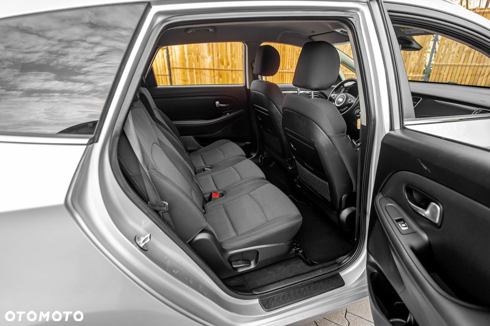 Kia Carens - 25