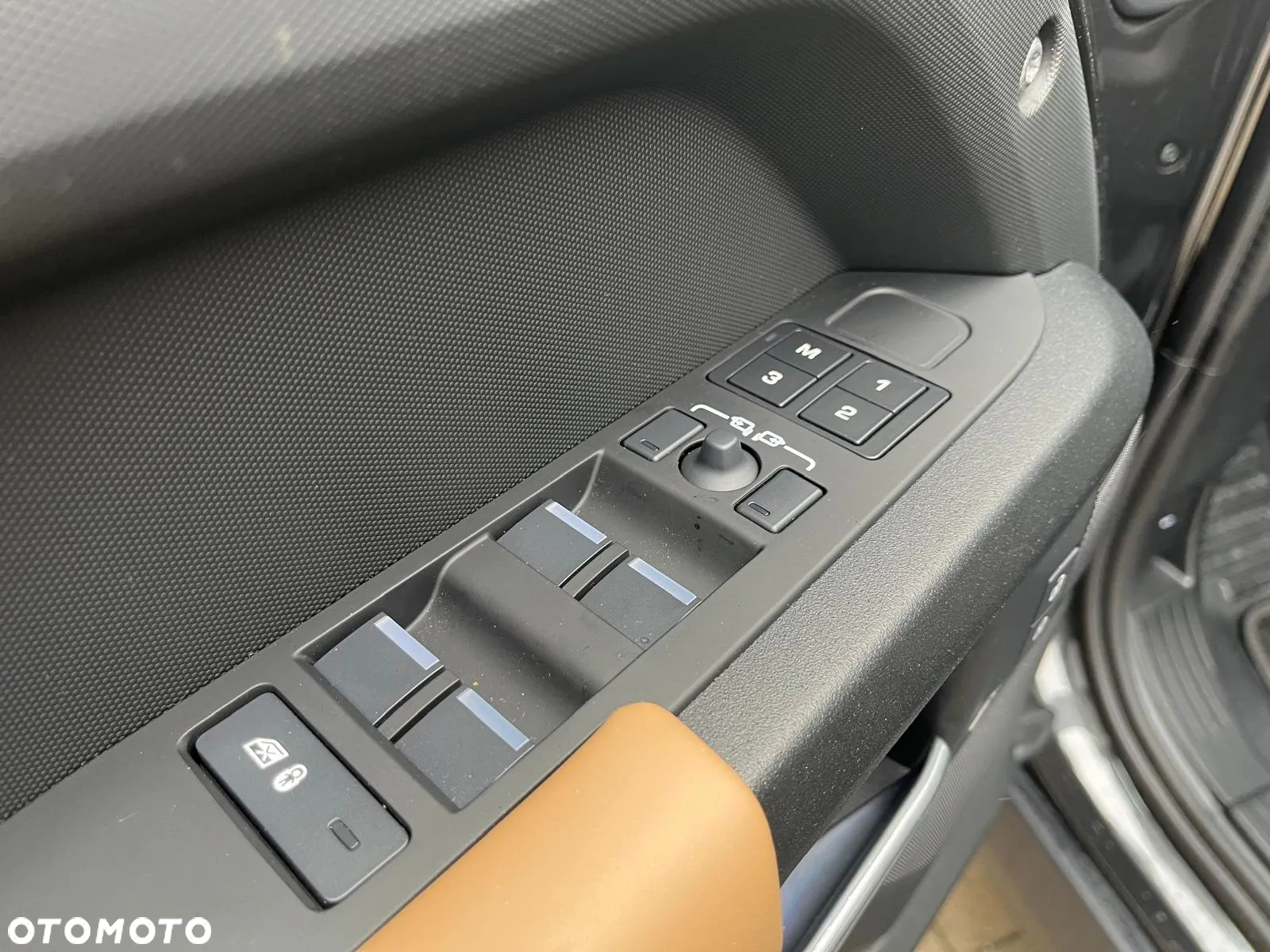 Land Rover Defender - 11