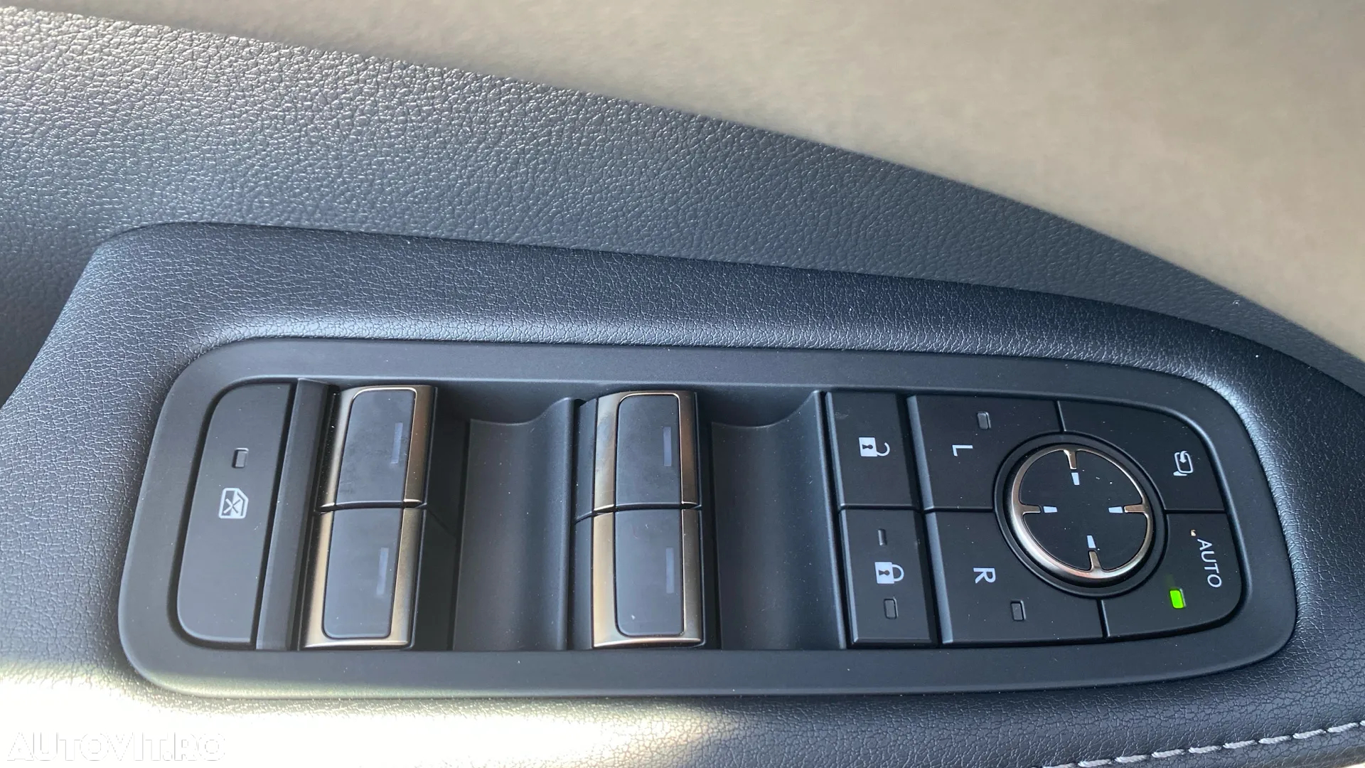 Lexus Seria RX - 11
