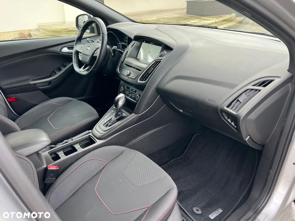 Ford Focus 1.5 EcoBlue Start-Stopp-System ST-LINE - 19