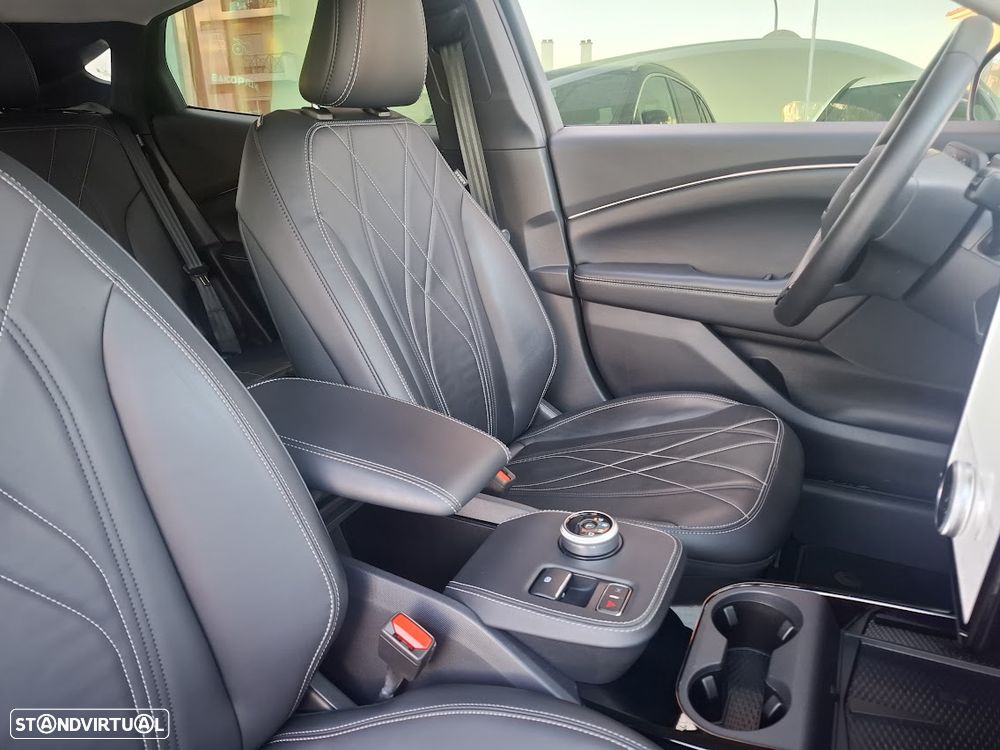 Ford Mustang Mach-E Premium - 45