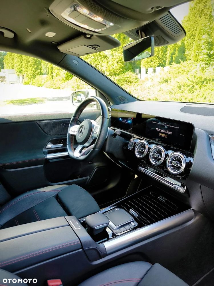 Mercedes-Benz GLA - 8