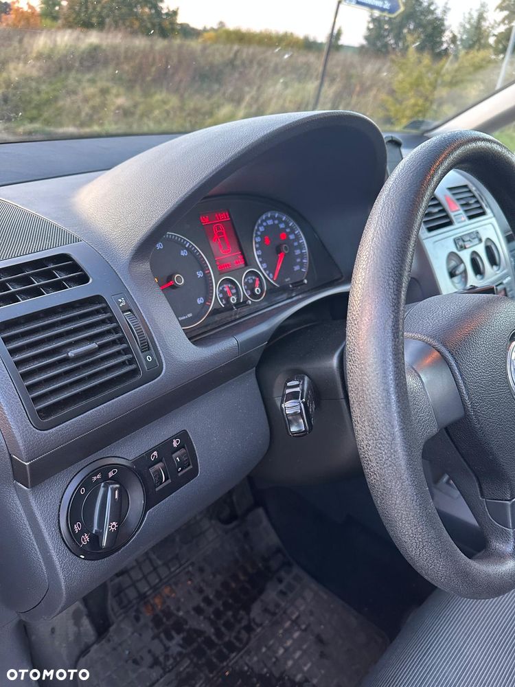 Volkswagen Touran - 16