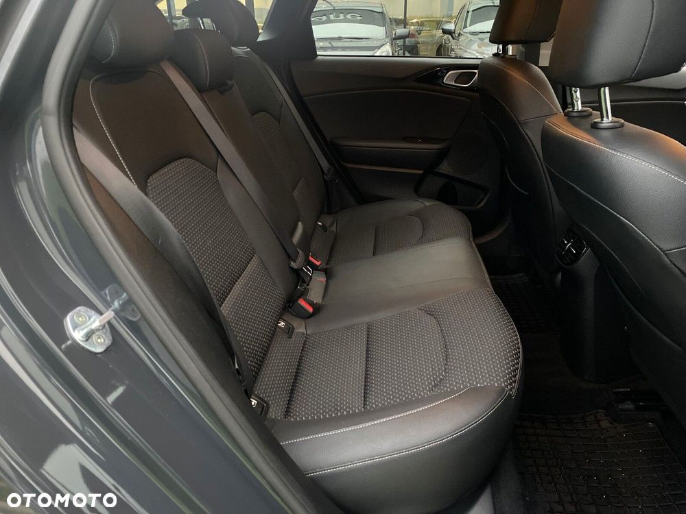 Kia Ceed - 13