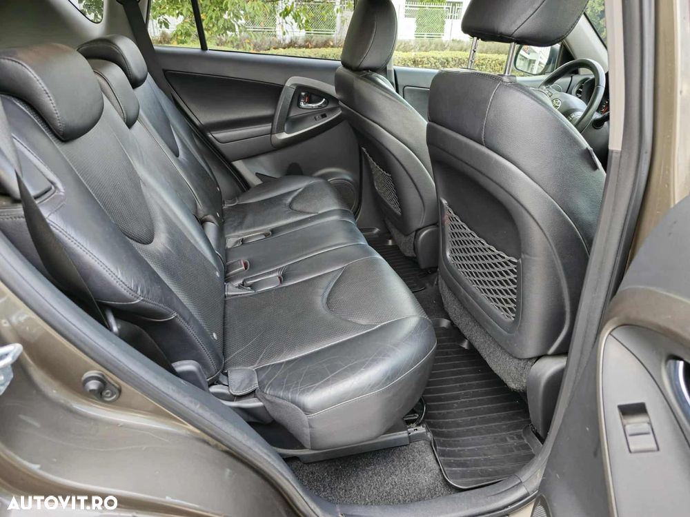 Toyota RAV4 - 7