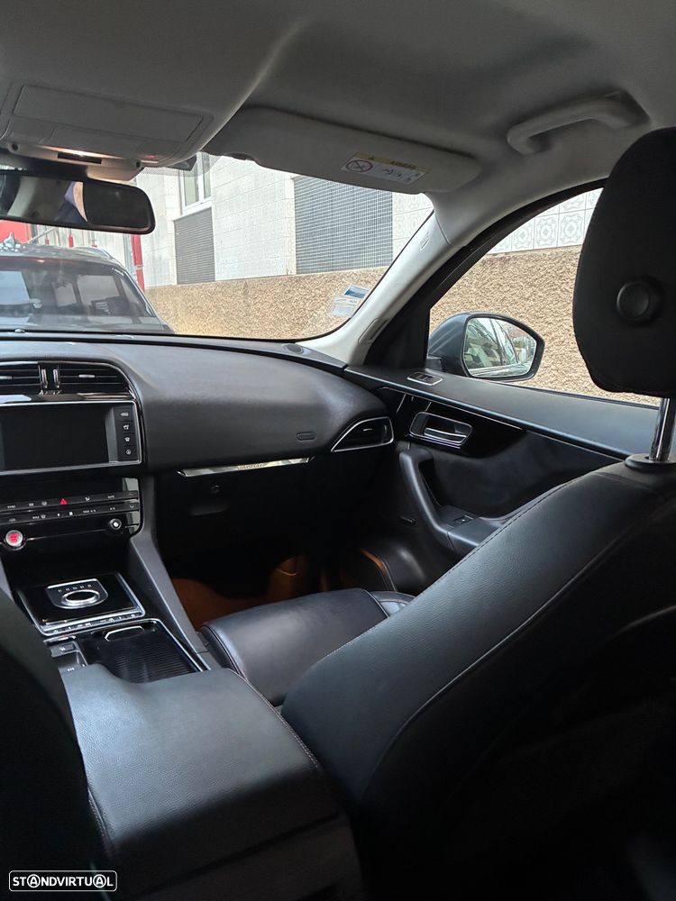 Jaguar F-Pace 2.0 i4D Portfolio AWD Aut. - 11