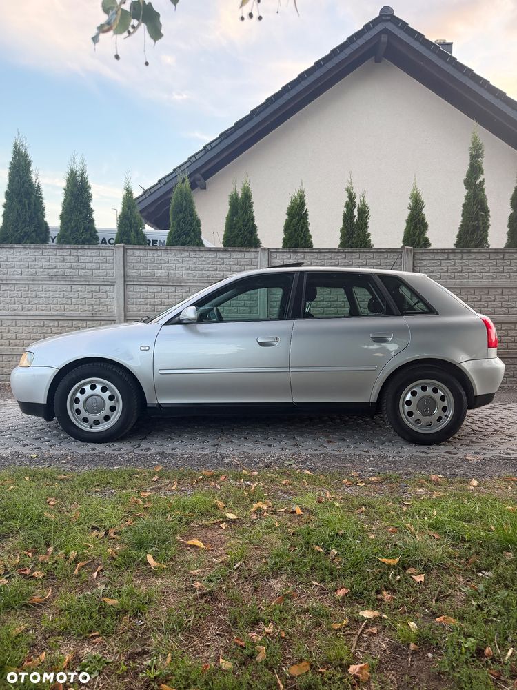 Audi A3 Sportback - 1