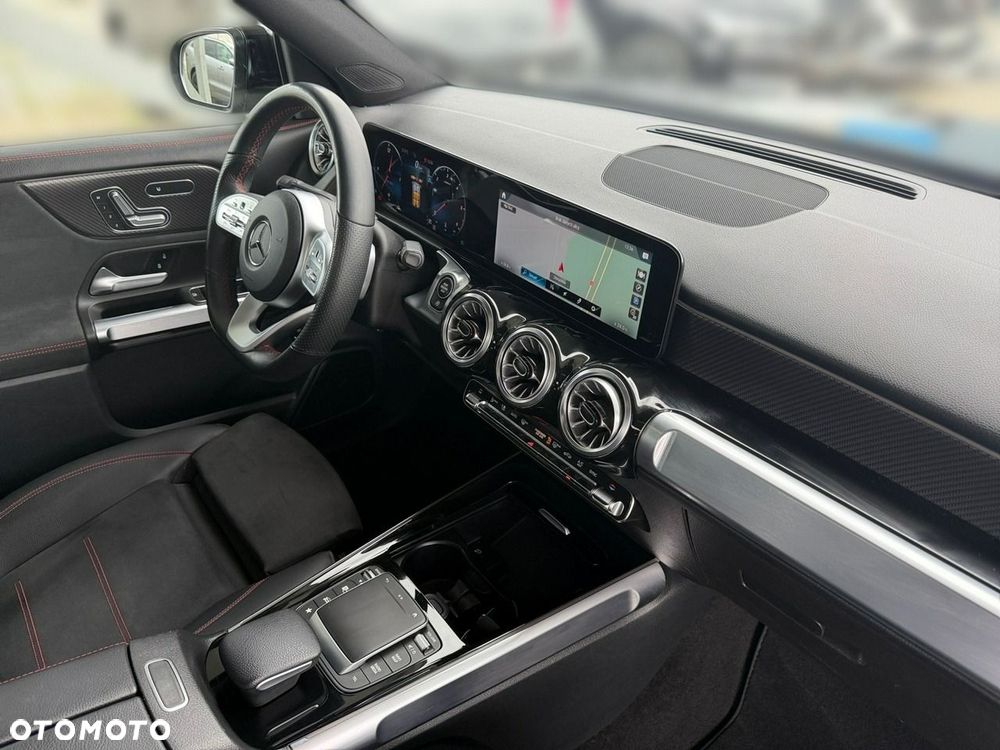 Mercedes-Benz GLB - 24