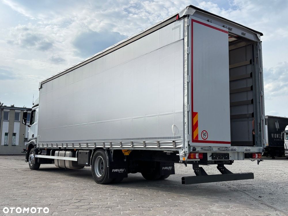 Mercedes-Benz Actros - 2
