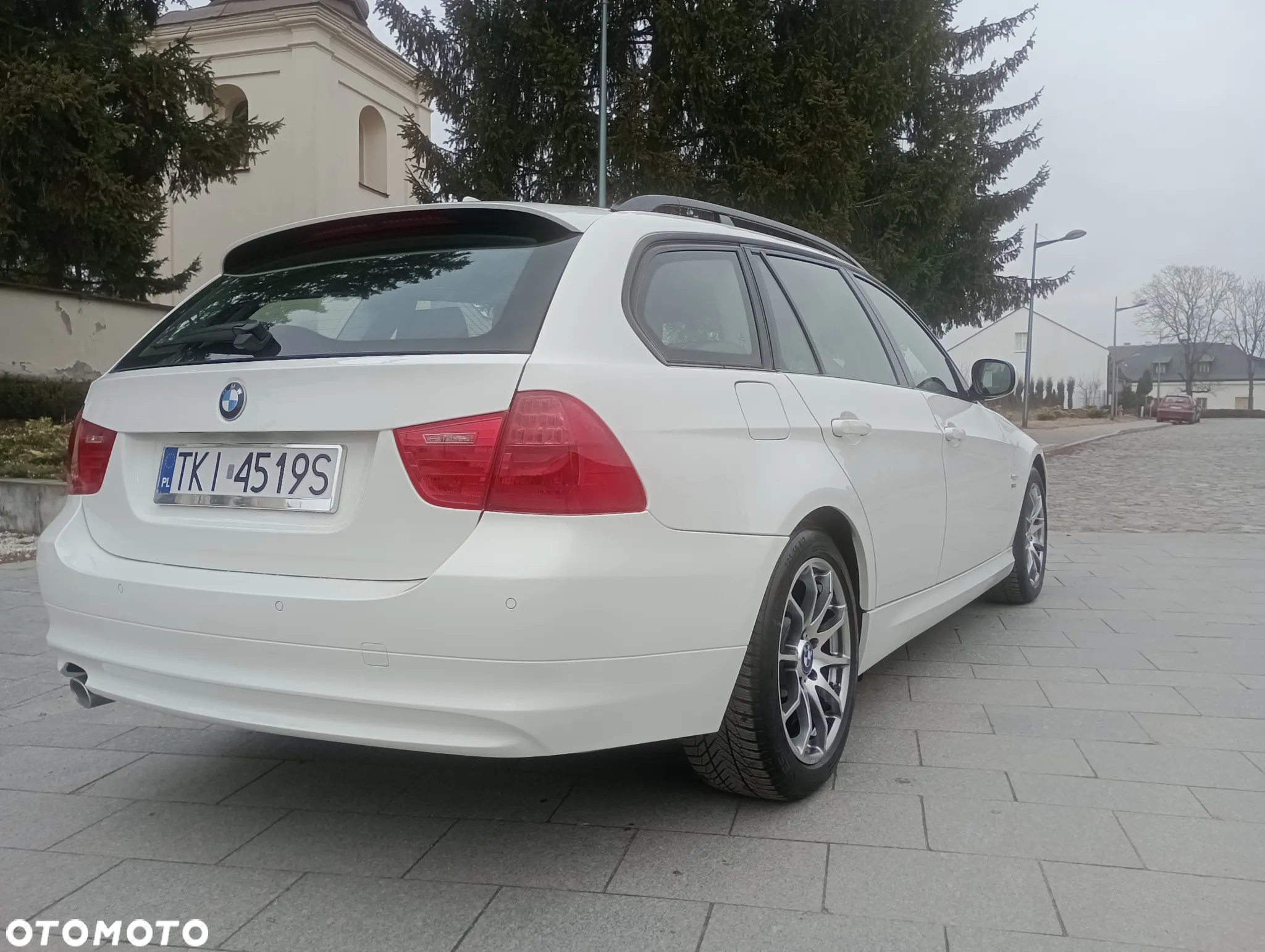BMW Seria 3 320d xDrive DPF Touring - 13