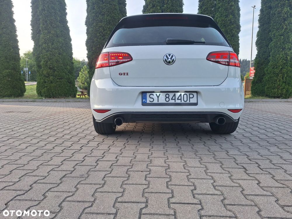 Volkswagen Golf - 8