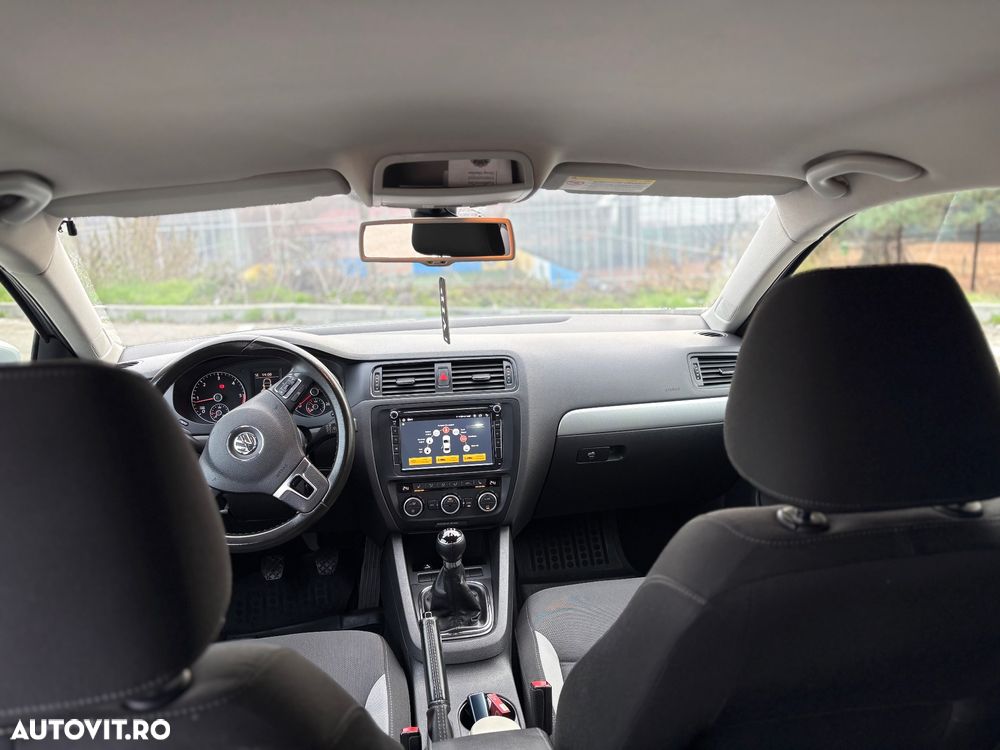 Volkswagen Jetta 2.0 TDI Life - 1