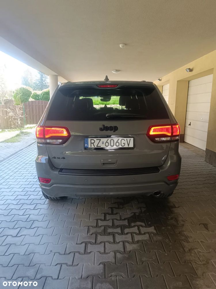 Jeep Grand Cherokee - 16