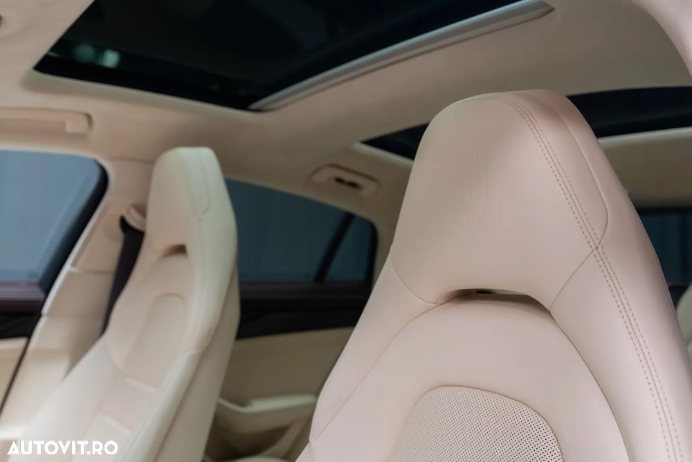 Porsche Panamera 4 - 32