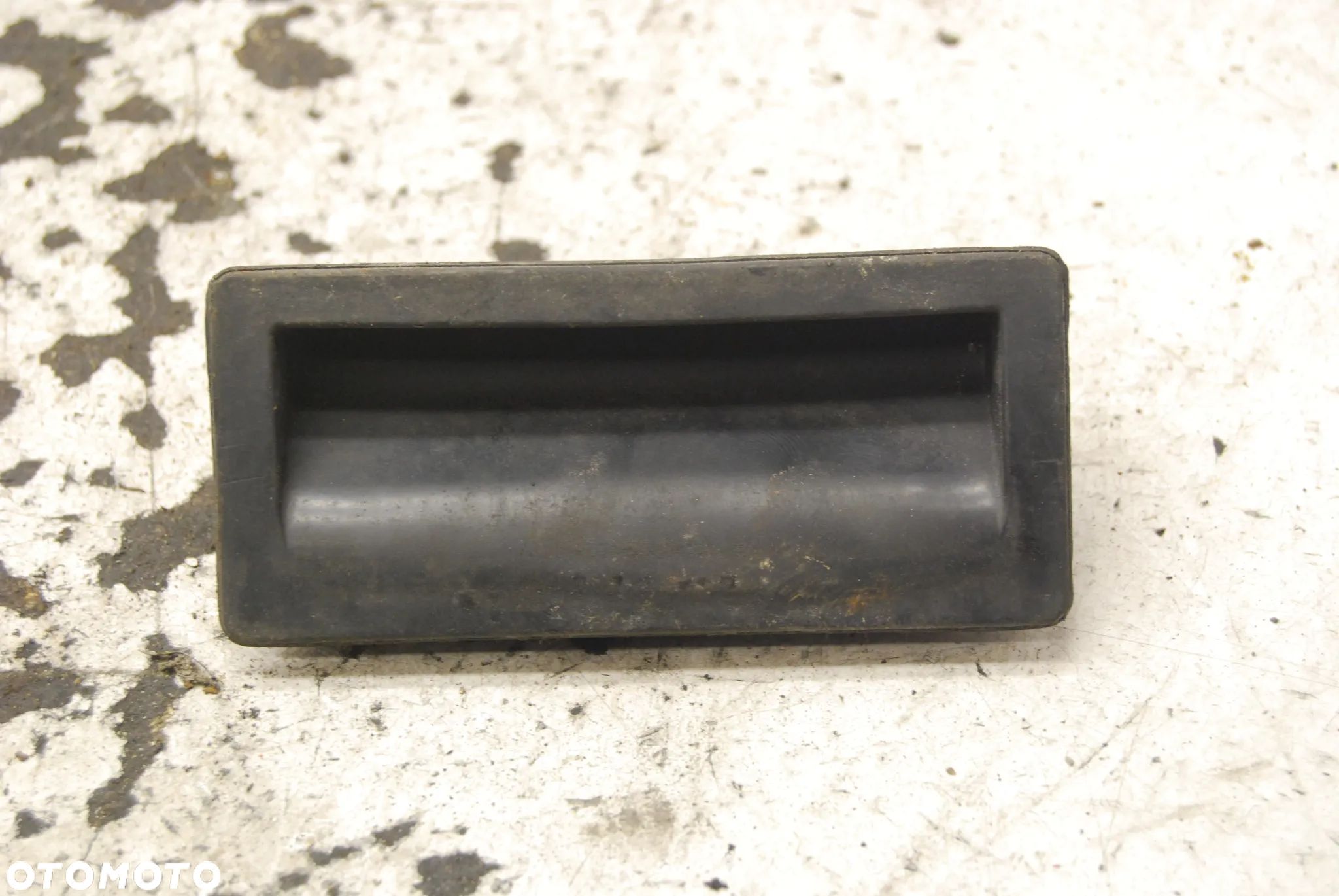 KLAMKA KLAPY BAGAŻNIKA TYŁ TYLNA MIKROSTYK 5N0827566 VW PASSAT B6 KOMBI AUDI A4 B8 5N0827566B - 1