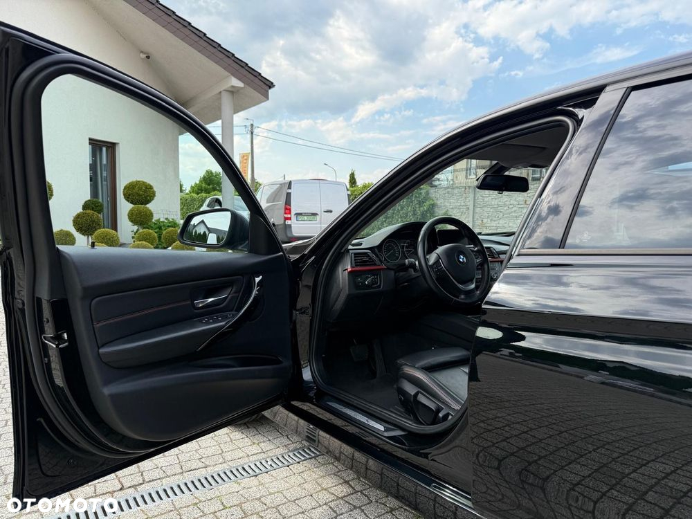 BMW Seria 3 335i Touring Sport Line - 23