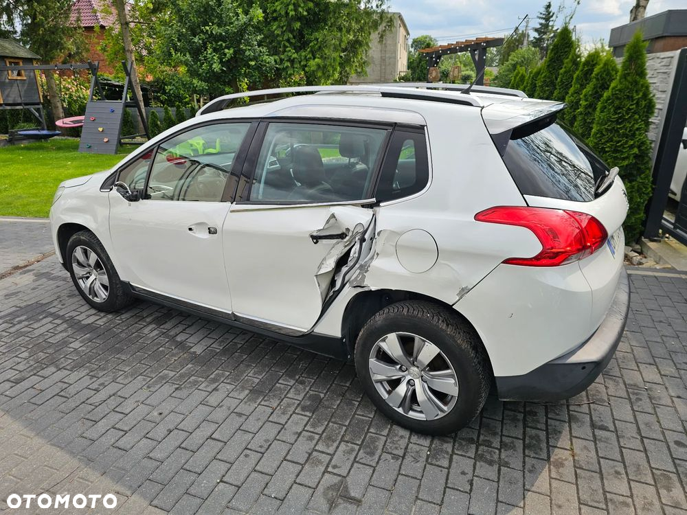 Peugeot 2008 1.2 VTi Allure - 4