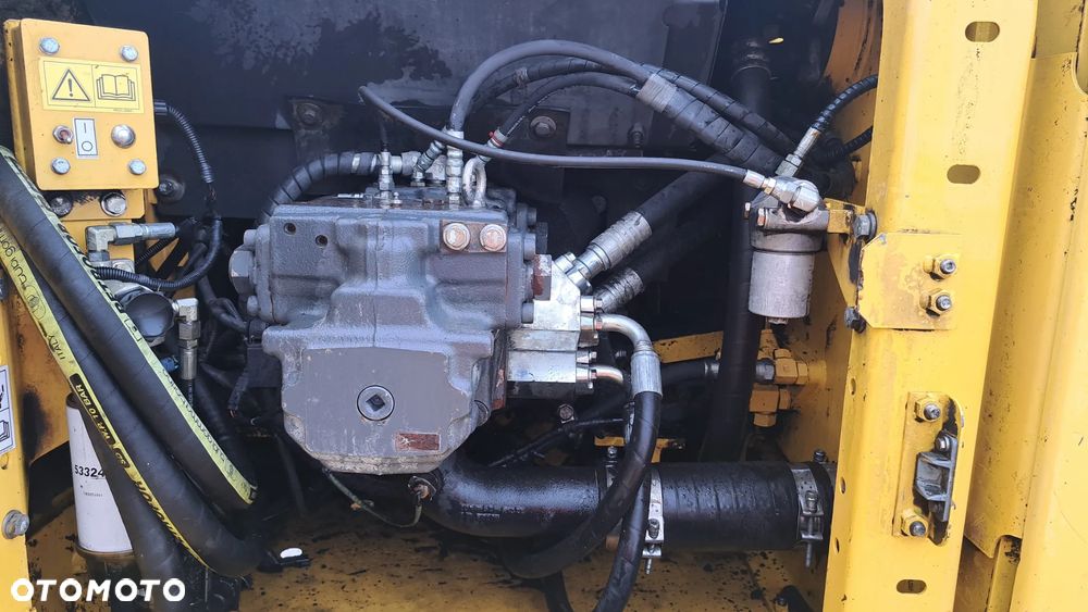 Komatsu PC 240 NLC-8 - 9