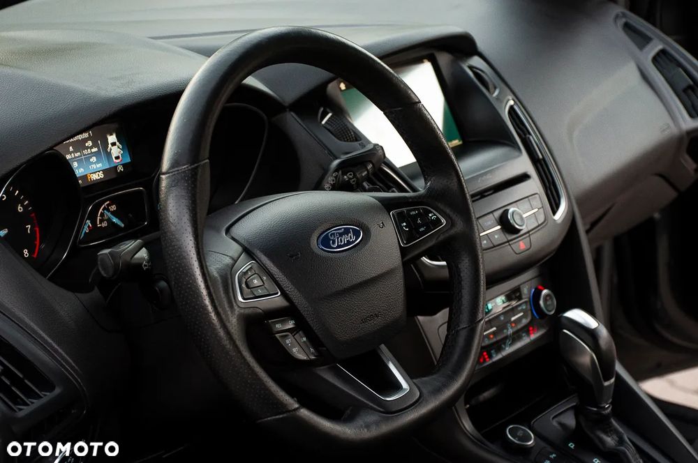Ford Focus 1.5 EcoBoost ST-Line - 24