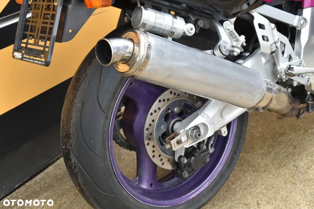 Suzuki GSX-R - 32
