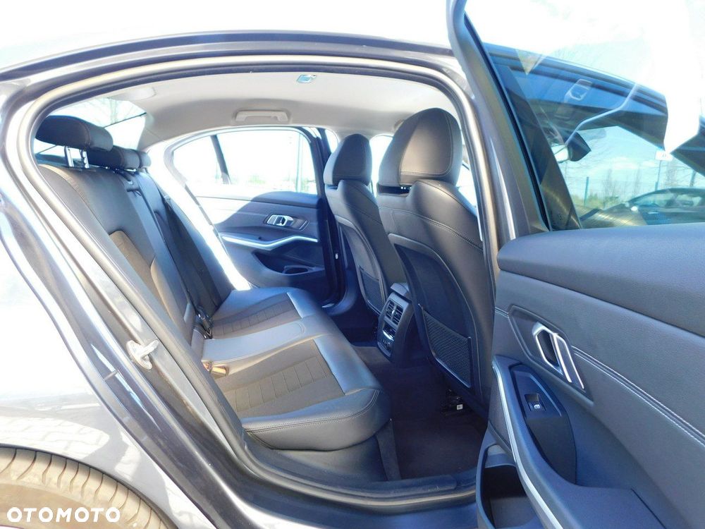 BMW Seria 3 320d Sport Line Shadow sport - 11