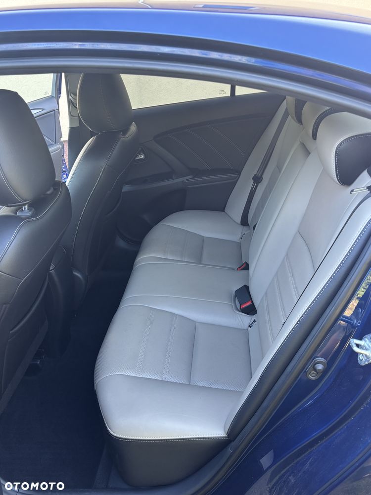 Toyota Avensis - 12