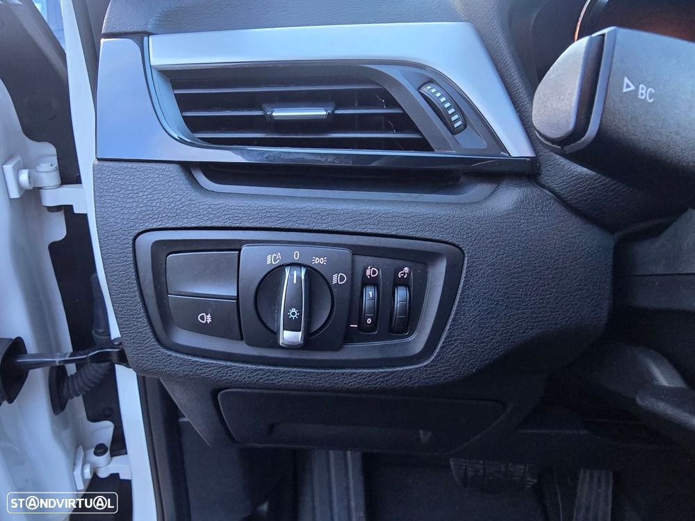 BMW X1 16 d sDrive Auto Line Sport - 31