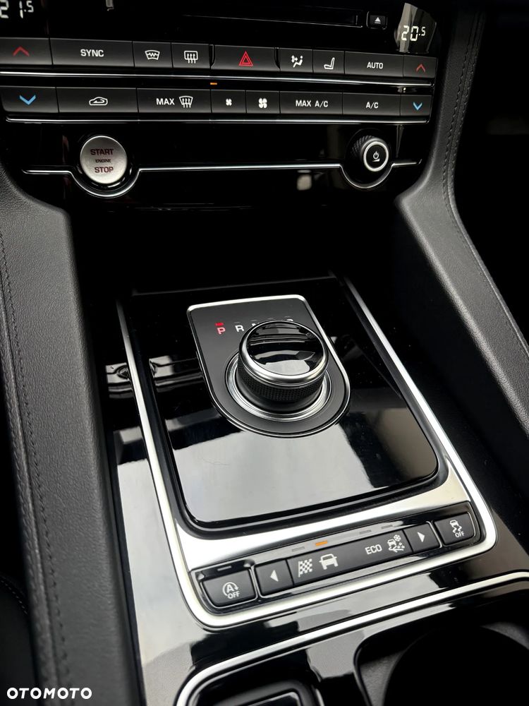 Jaguar F-Pace 2.0 i4P AWD Portfolio - 11