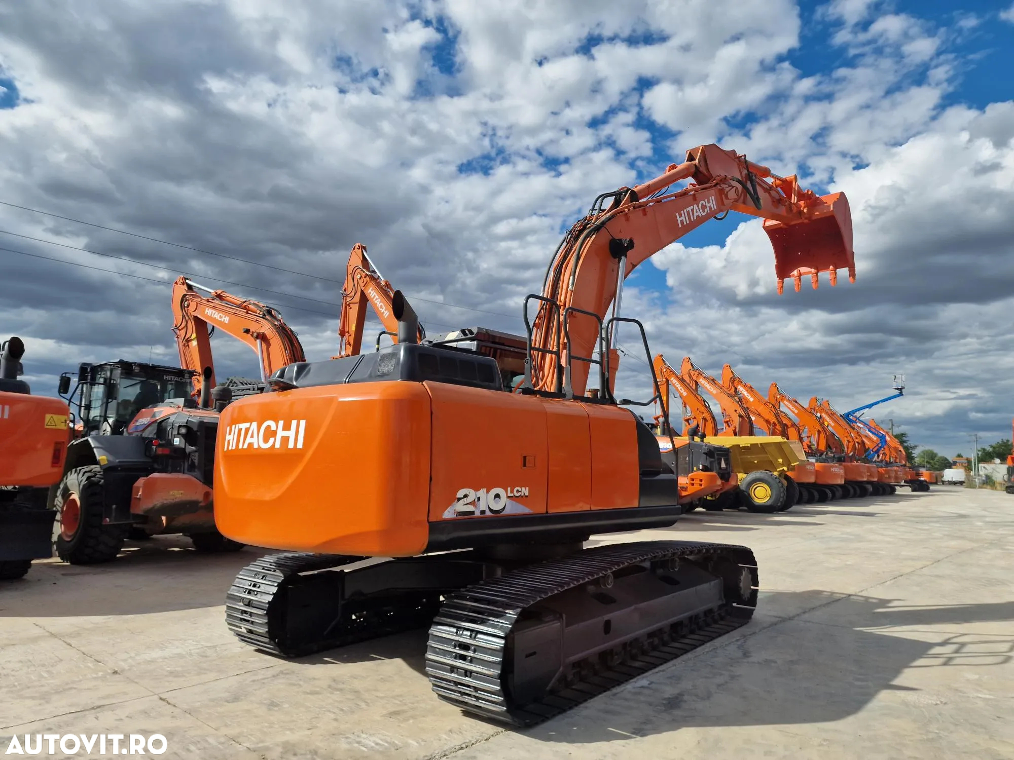 Hitachi ZX210, 23t, cupa 1,3mc NOUA, 12.487h-46900 Eur+Tva, camera spate, instalatia picon, 3 pompe hidraulice HITACHI, protectie acoperis cabina, AC, produs in JAPONIA, posibilitate leasing 46.900 EUR+Tva - 2