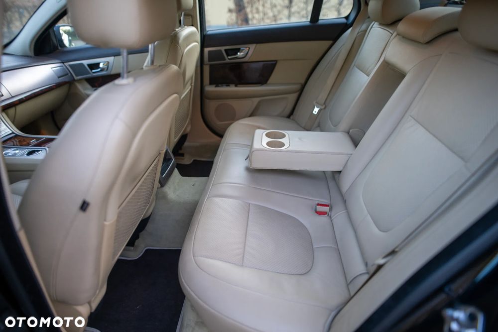 Jaguar XF 2.7 V6 D Premium Luxury - 19