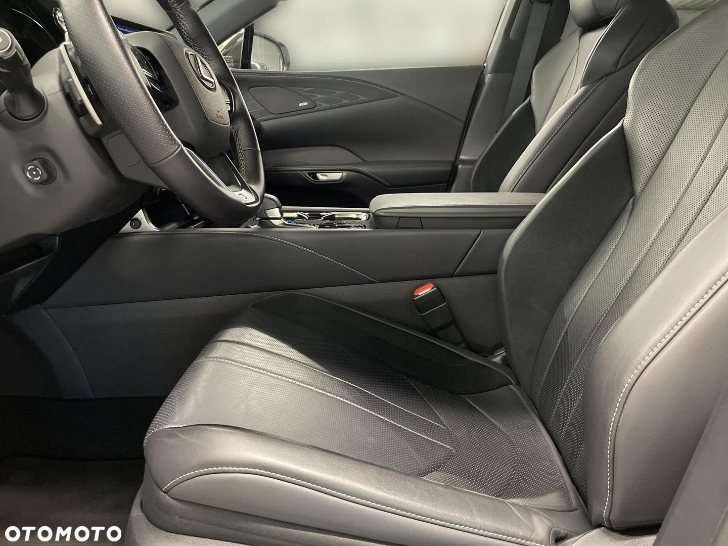 Lexus RX - 11