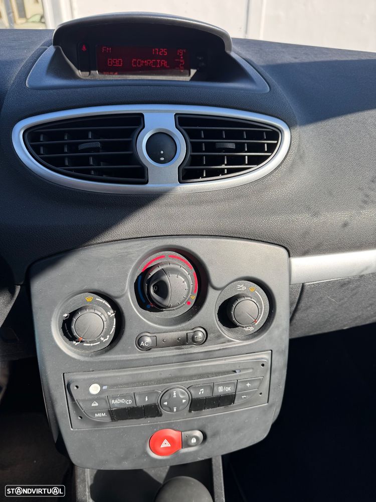 Renault Clio 1.2 16V Confort 130g - 4