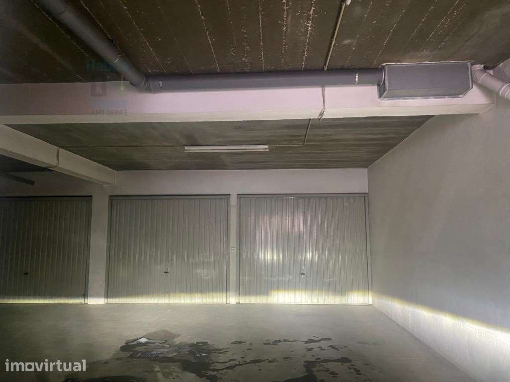 Arrenda-se Box / Garagem Fechada - Rua Eça de Queiroz, Entroncamento - Grande imagem: 5/12
