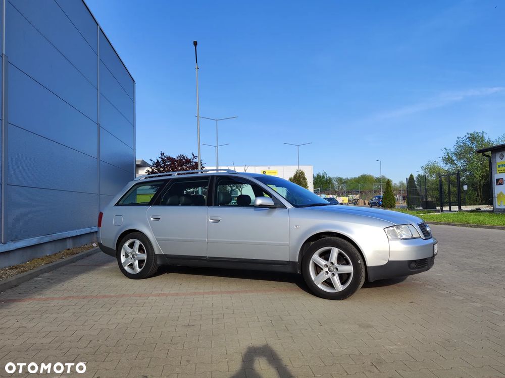 Audi A6 Avant 2.4 - 12