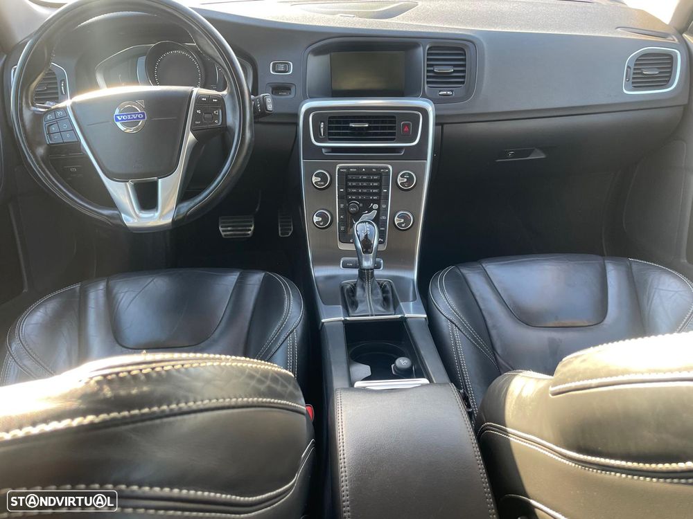 Volvo V60 D6 Twin Engine Geartronic Momentum — fotografia 10
