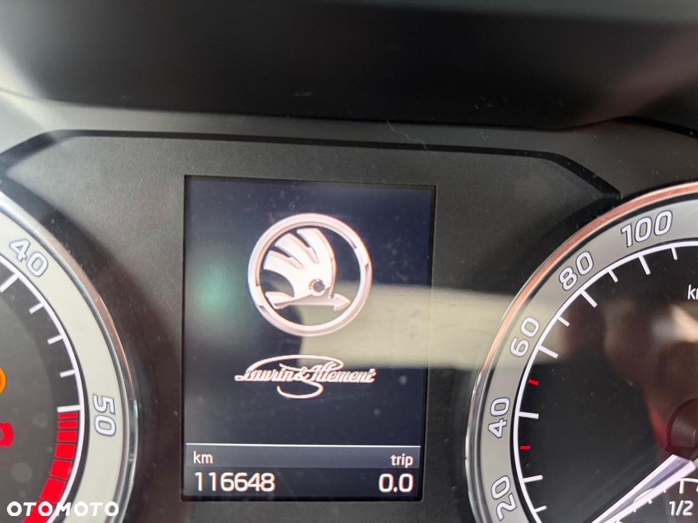 Skoda Superb 2.0 TDI L&K DSG - 17