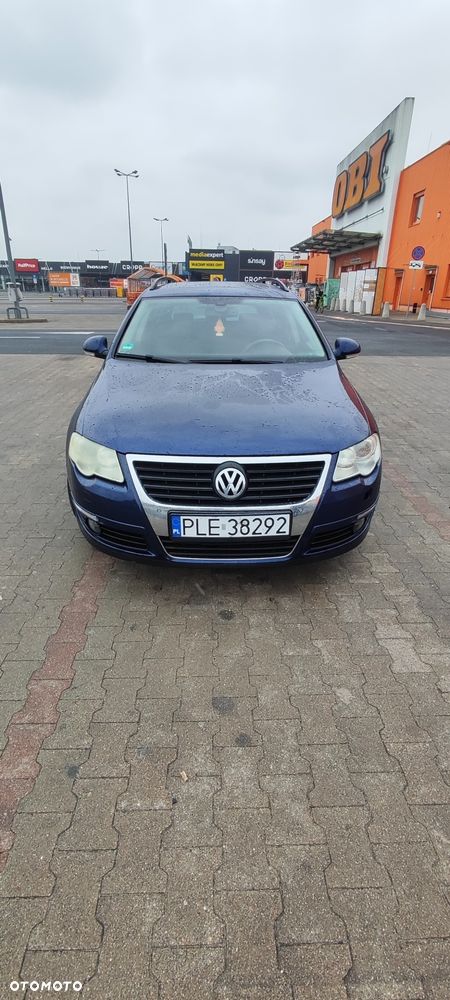 Volkswagen Passat - 1