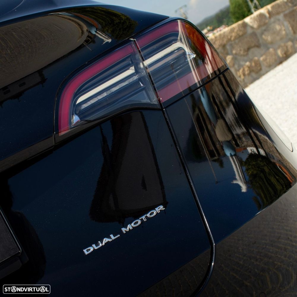 Tesla Model Y Long Range Dual Motor AWD - 8