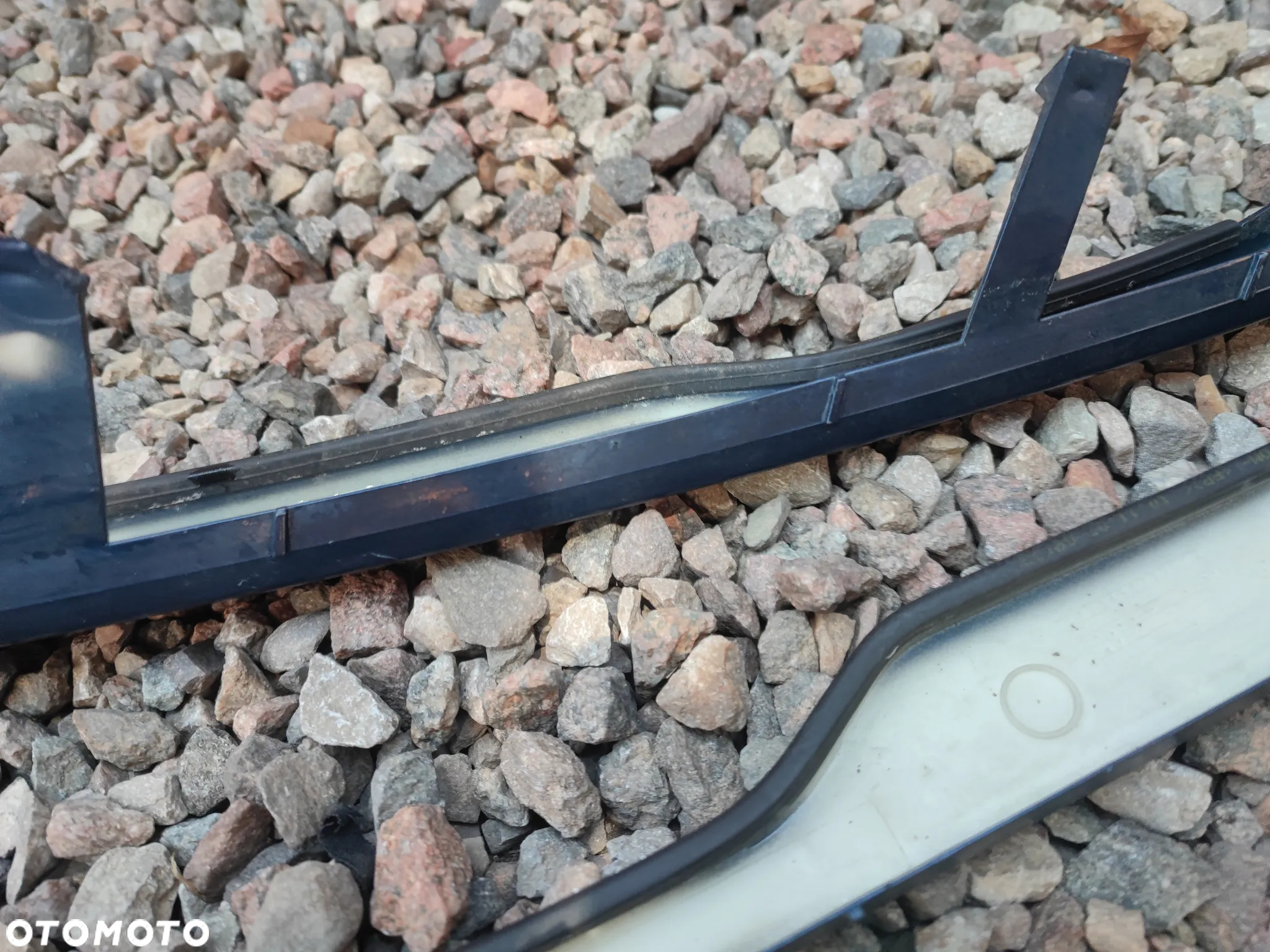 BMW E46 COUPE / CABRIO LIFT ( POLIFT ) ORYGINALNE LISTWY POD LAMPĘ / BLĘDY LAMP LEWA / PRAWA POD ŻARÓWKĘ H7 O NR. 51 13 7 064 326  / 51 13 7 064 325 OEM W KOLORZE A07 MYSTICBLAU METALIC - 11