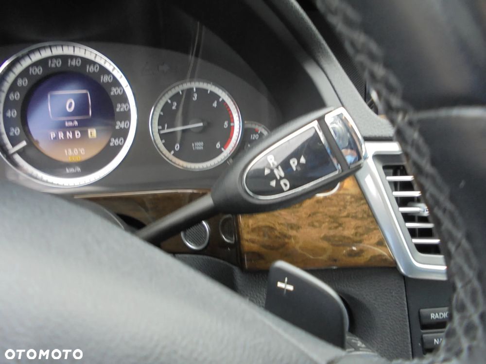 Mercedes-Benz Klasa E 220 CDI DPF BlueEFFICIENCY 7G-TRONIC Elegance - 20