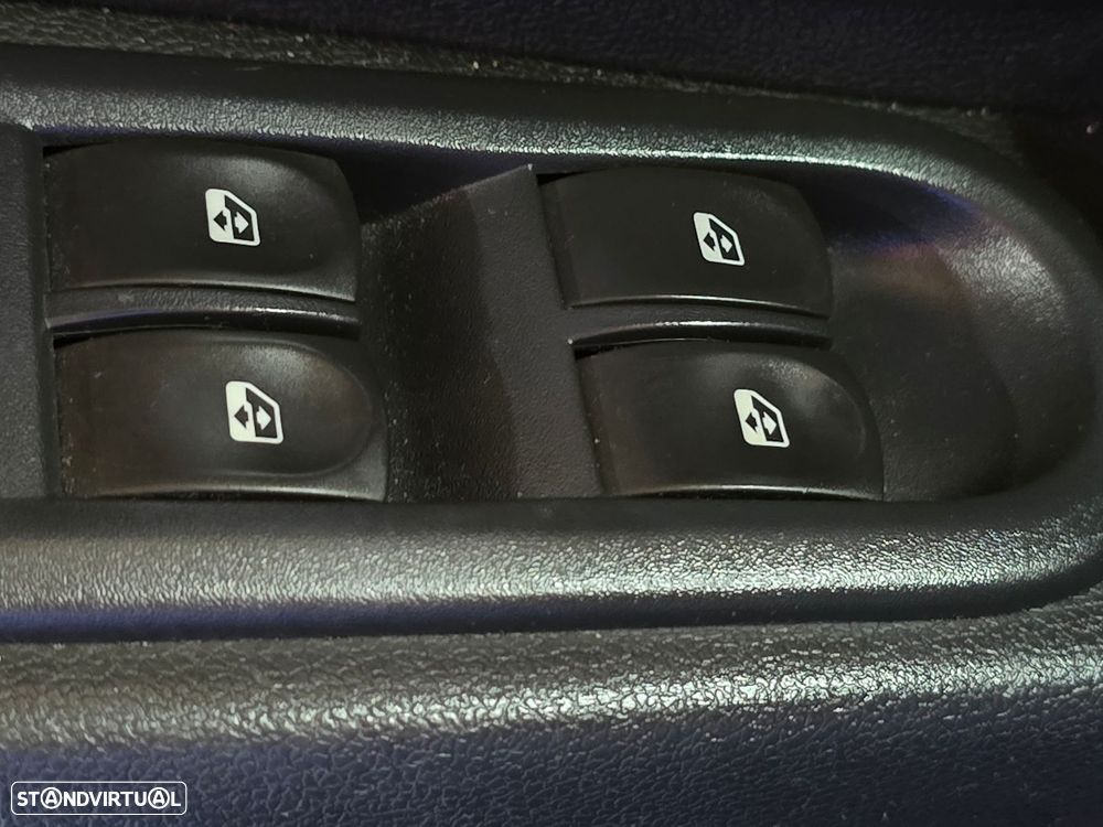 Renault Clio 1.2 16V Confort - 16