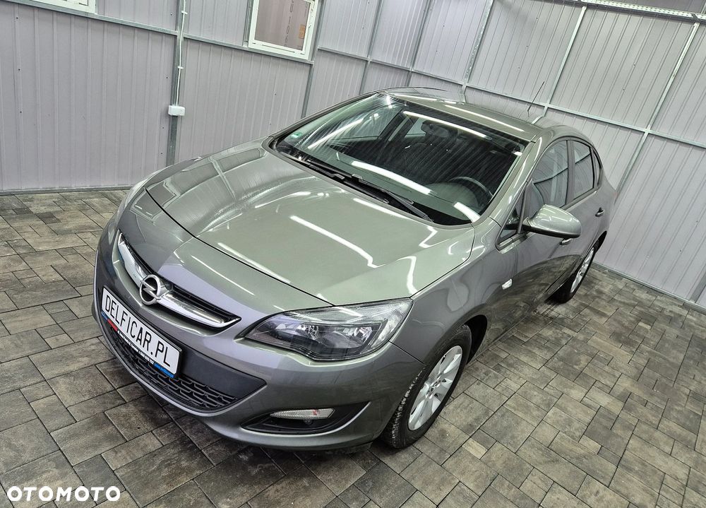 Opel Astra 1.6 Executive EU6 - 10