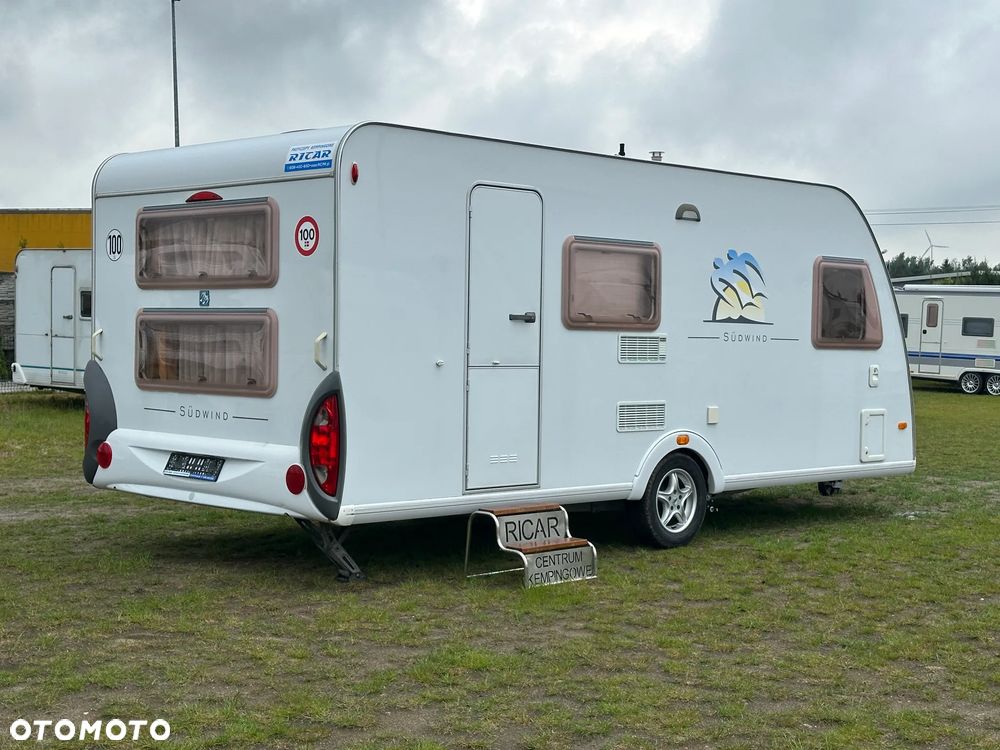 KNAUS 500 SUDWIND z przedsionkiem, napędem i łóżkami piętrowymi. - 1